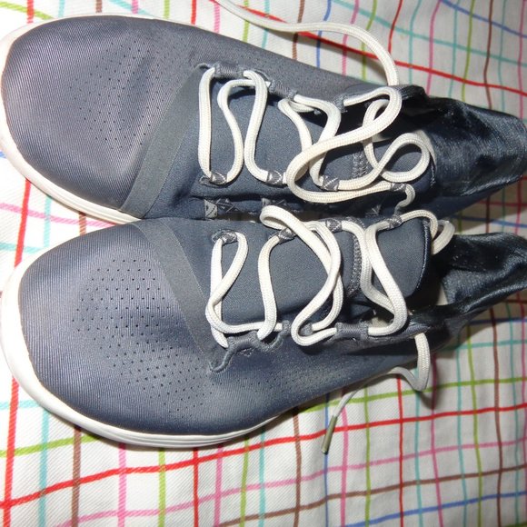 Under Armour Youth Athletic GRAY Running Shoes GIRLS/ BOYS Size US 6Y - Picture 1 of 7